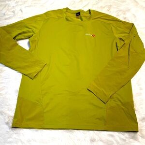 Red Fox like new condition‎ long sleeve tech shirt in lime green